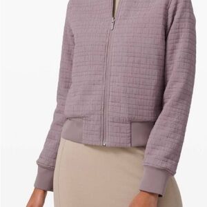 2020-Lululemon Serene Travels Bomber
Lunar Rock size 4
